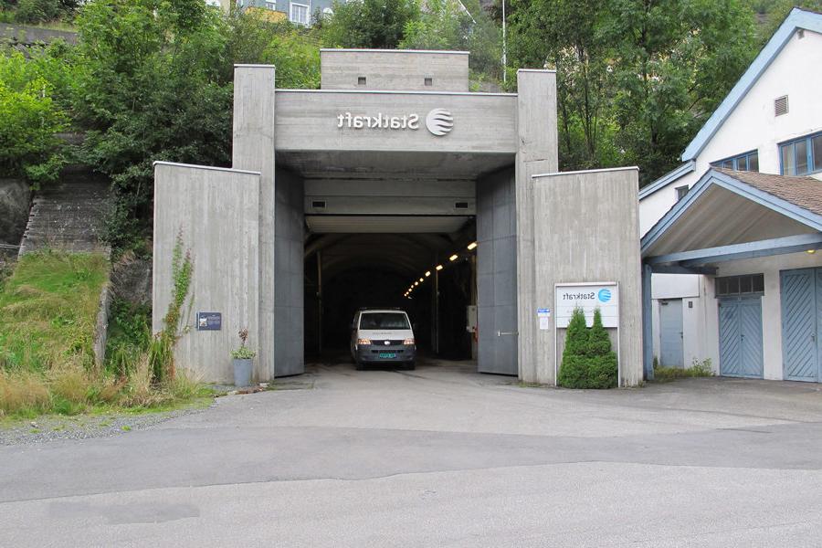 Van in entrance of entry portal at Oksla power plant. 